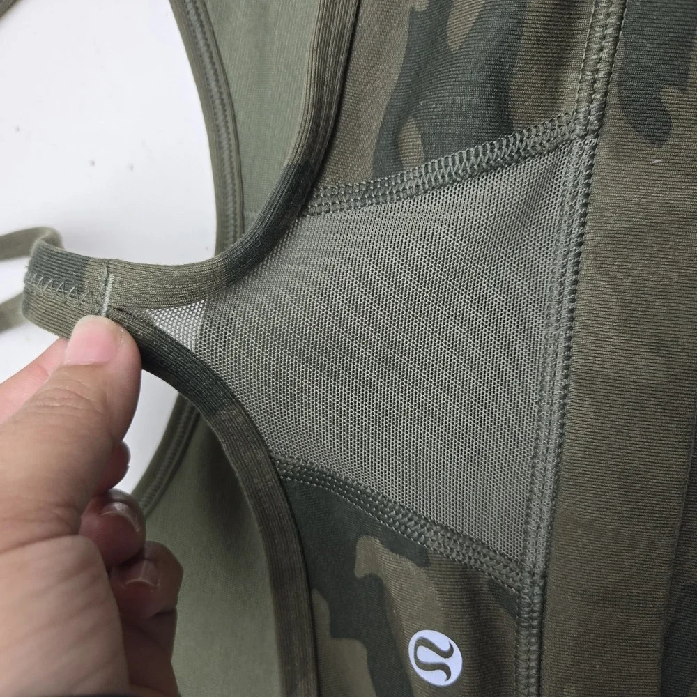 Lululemon Women Sports Bra 8 Green Flow Y Camouflage Wireless Pullover READ
